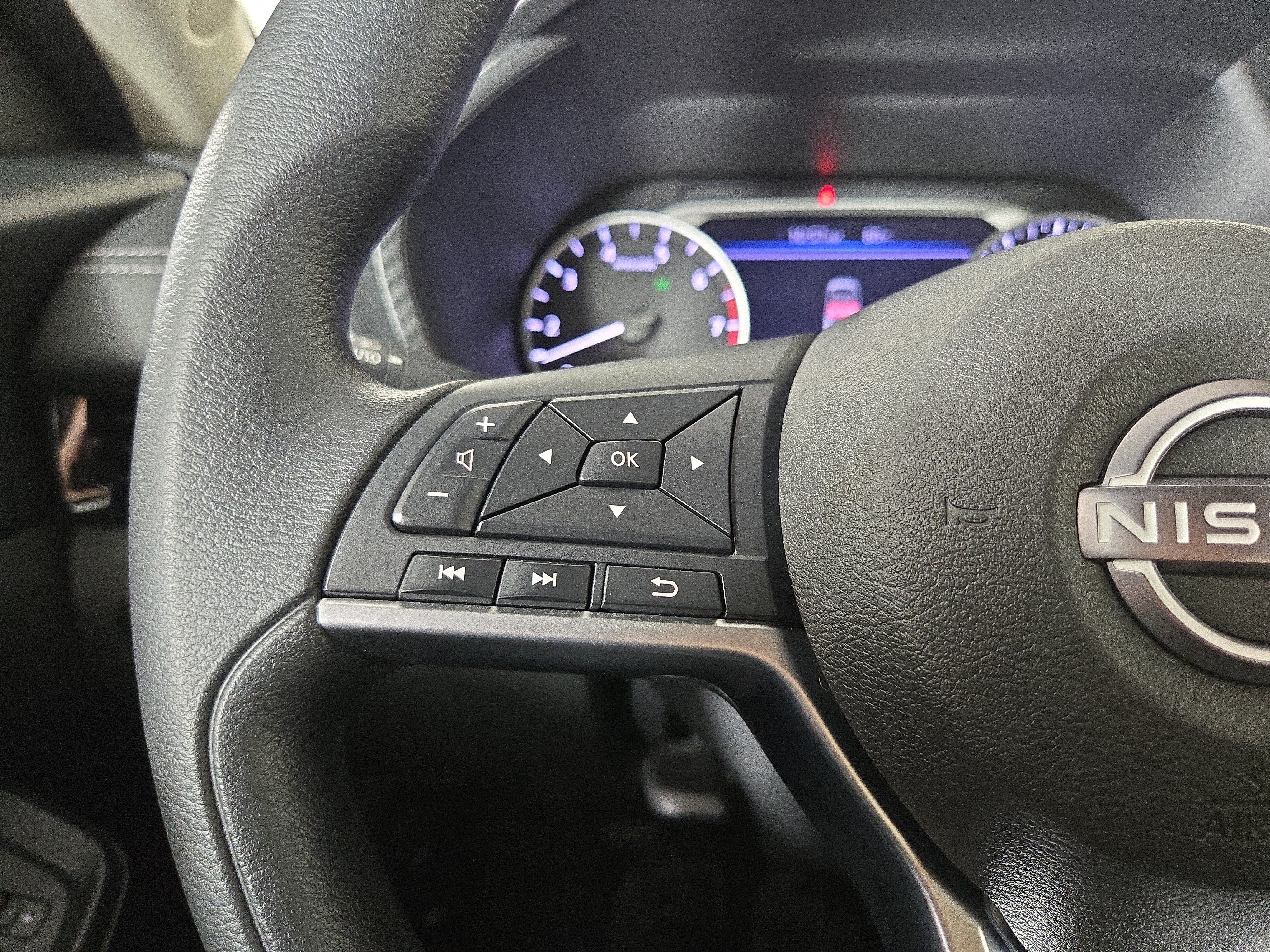 Used 2025 Nissan Sentra SV FWD image 15