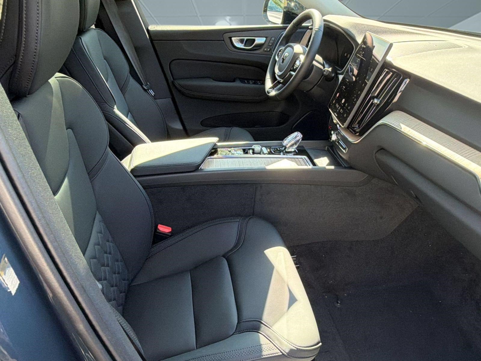 New 2027 Volvo XC60 B5 Plus AWD/4WD image 23