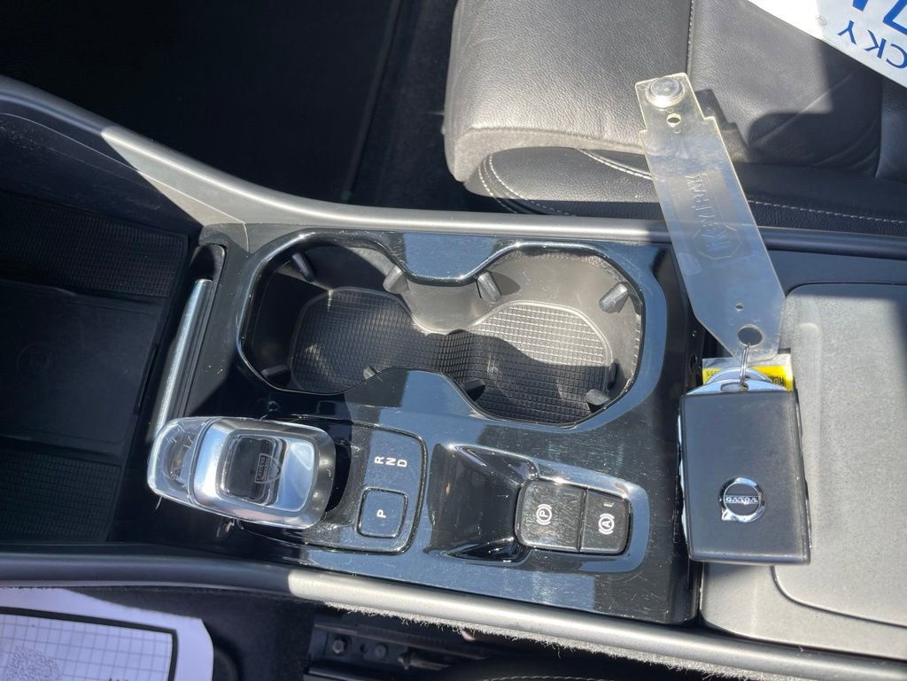 Used 2023 Volvo XC40 B5 Plus AWD/4WD image 22