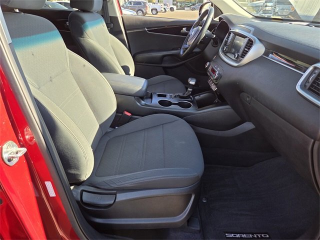 Used 2020 Kia Sorento S image 16