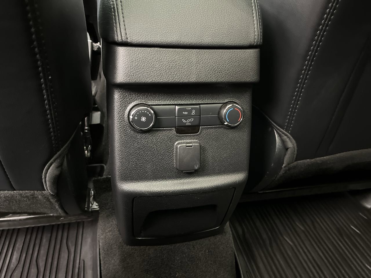 Used 2019 Ford Explorer XLT w/ Equipment Group 202A AWD/4WD image 14