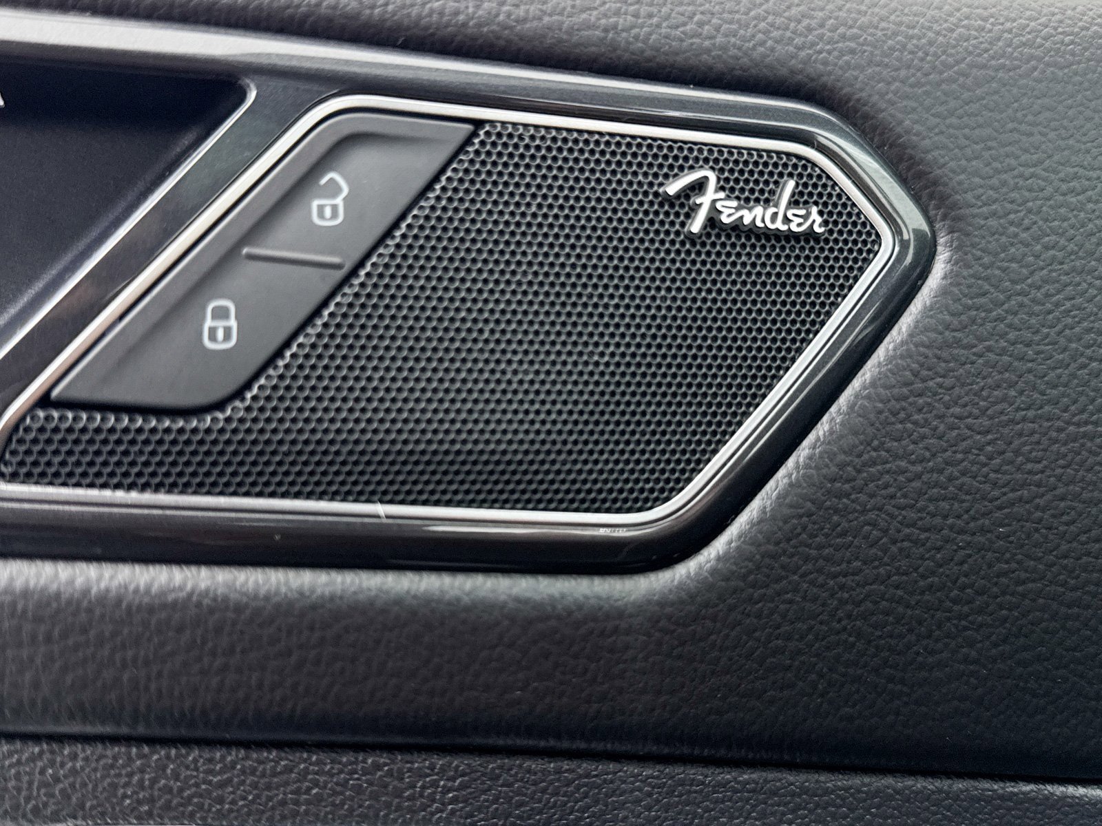 Used 2022 Volkswagen Tiguan SEL R-Line image 7