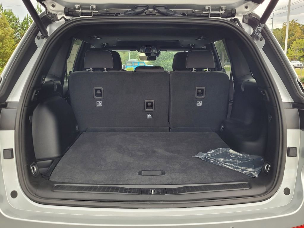 New 2025 Jeep Grand Cherokee Laredo X w/ Luxury Tech Group I image 13