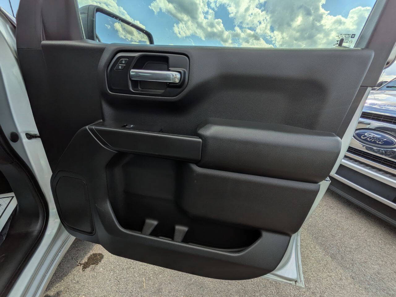 Used 2019 Chevrolet Silverado 1500 Custom w/ Custom Value Package AWD/4WD image 21