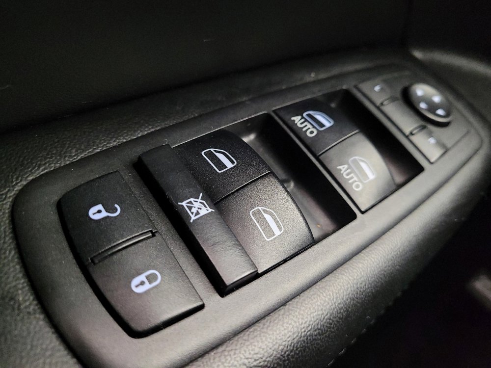 Used 2018 Jeep Grand Cherokee Limited image 27