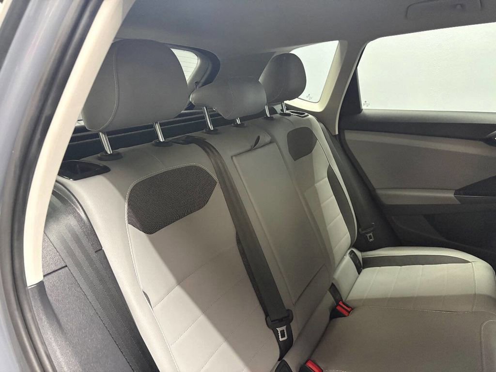Used 2022 Volkswagen Taos SE FWD image 37