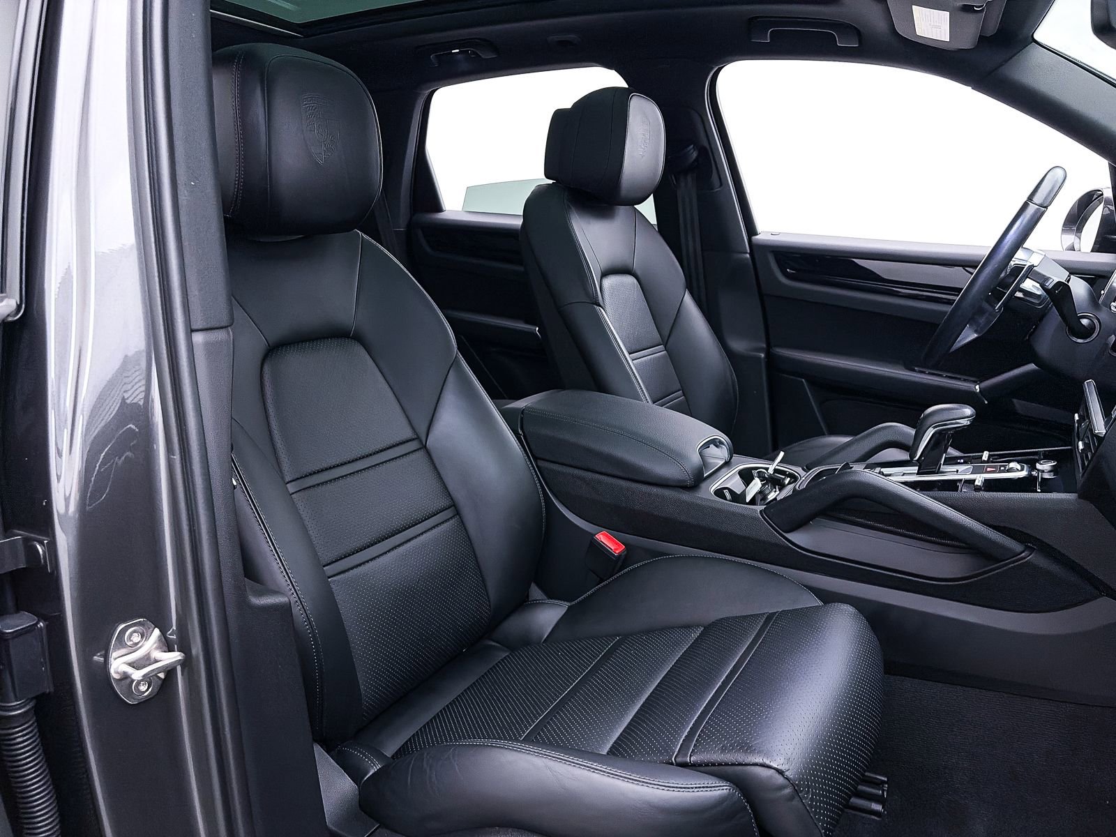 Used 2023 Porsche Cayenne image 36