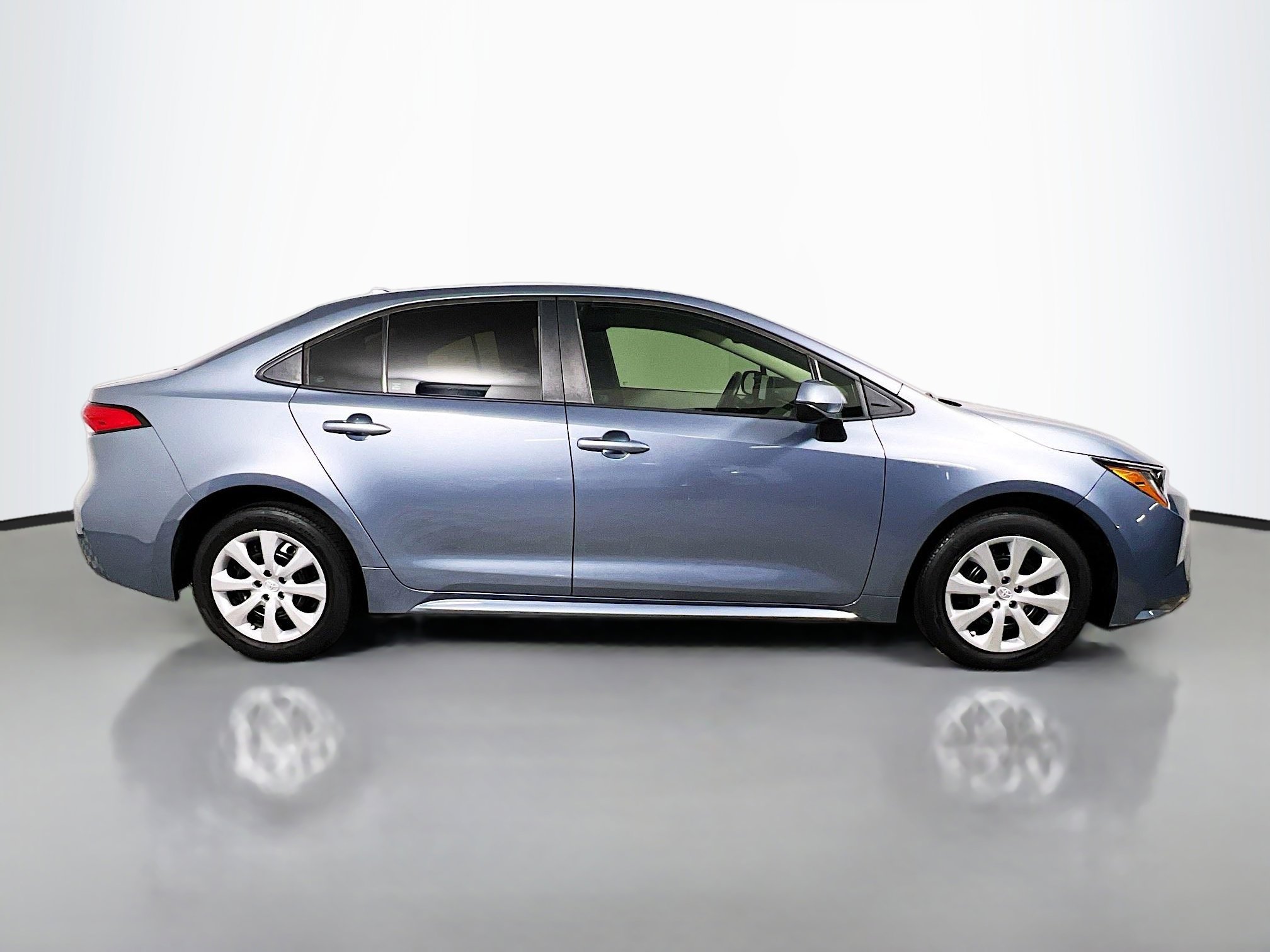 Used 2024 Toyota Corolla LE FWD image 3