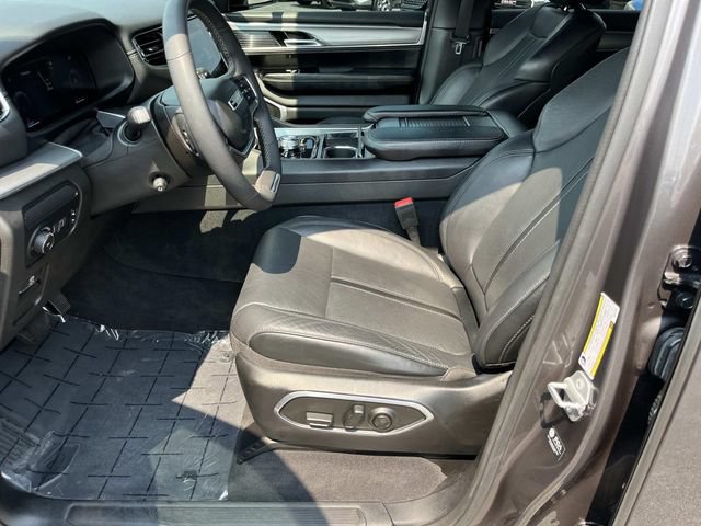Used 2023 Jeep Wagoneer Series II AWD/4WD image 28