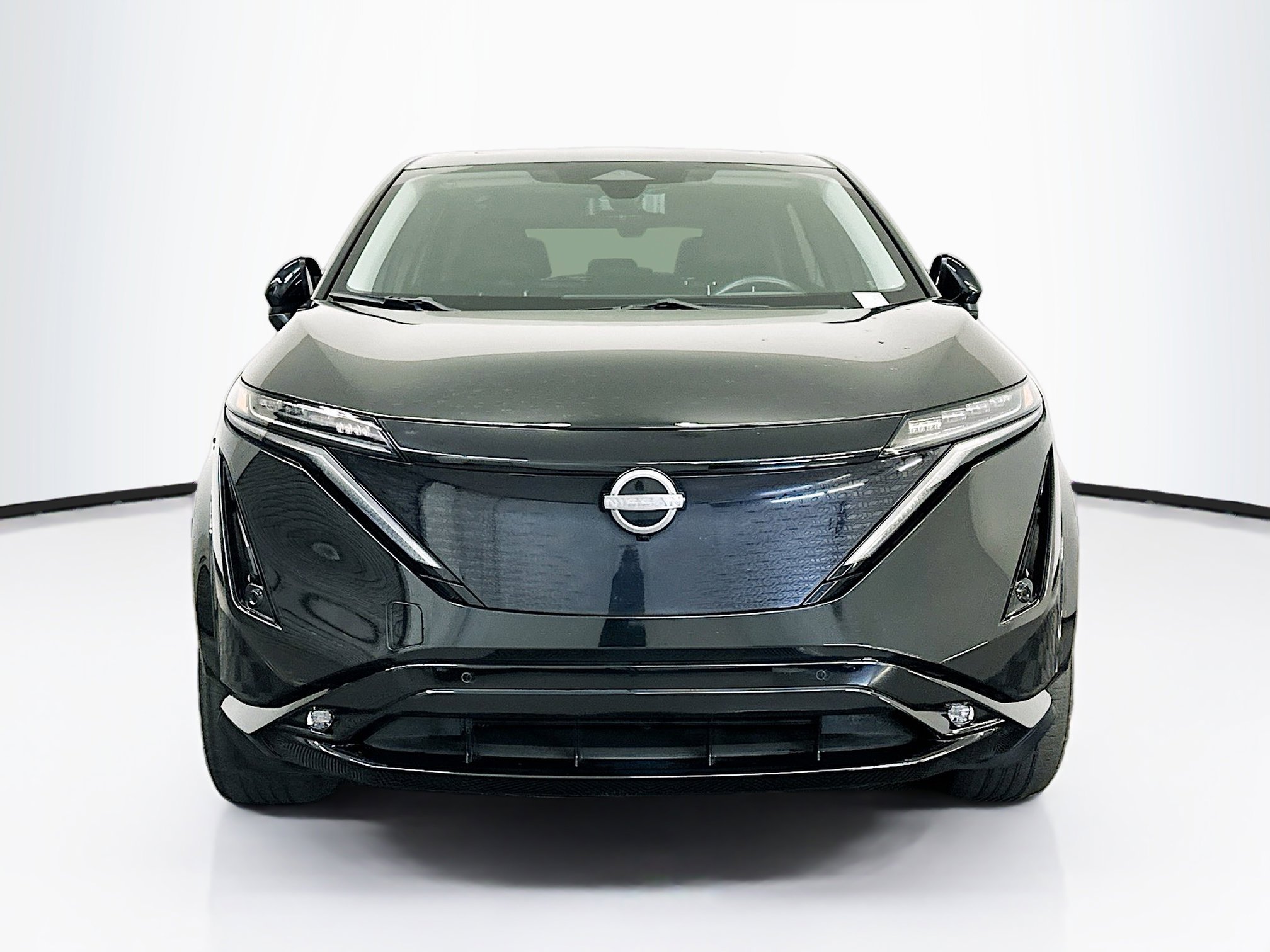 Used 2023 Nissan Ariya AWD image 2