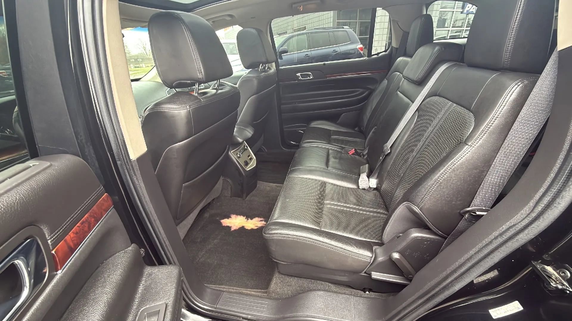 Used 2010 Lincoln MKT AWD image 12