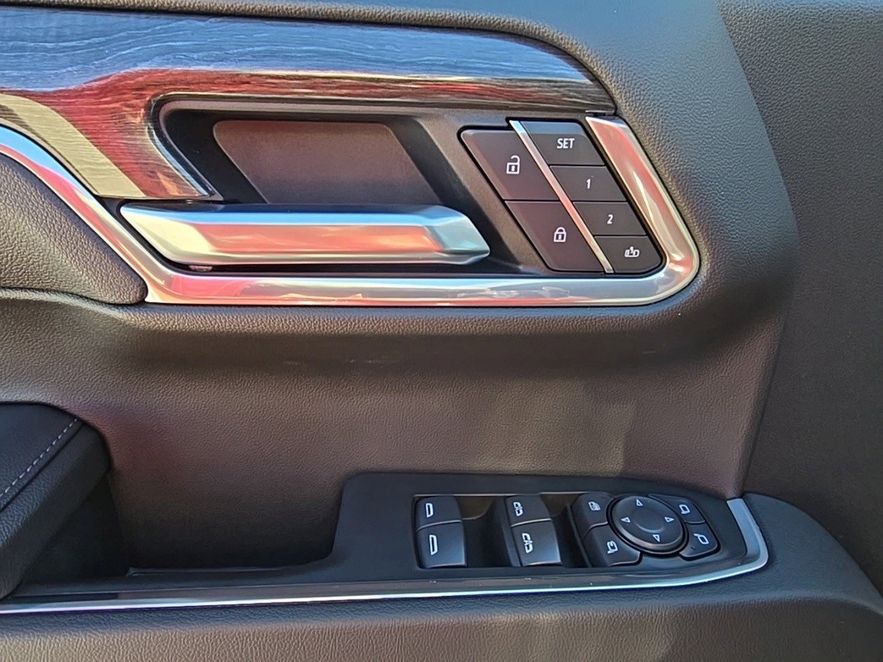 Certified 2025 Chevrolet Silverado 1500 LTZ w/ LTZ Premium Package image 25