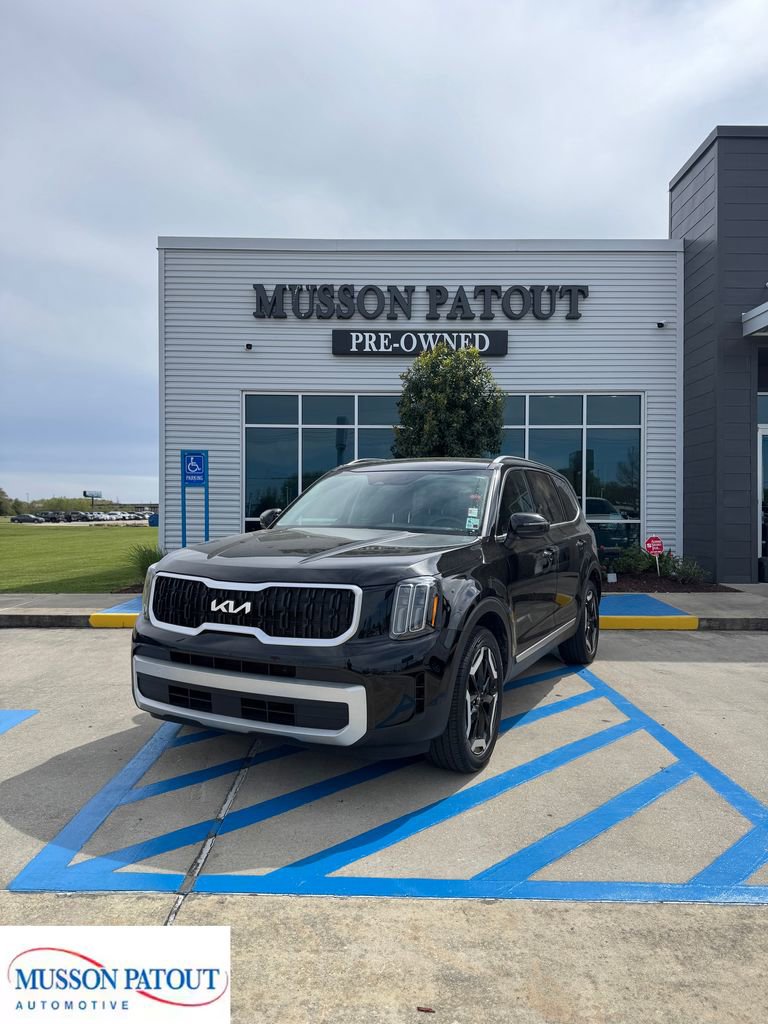 Used 2024 Kia Telluride EX w/ EX Captain's Chair Package image 1