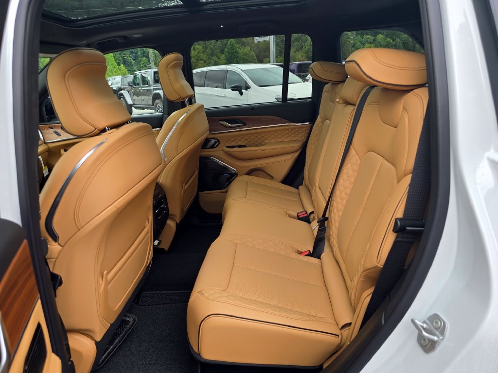 New 2027 Jeep Grand Cherokee Summit AWD/4WD image 11