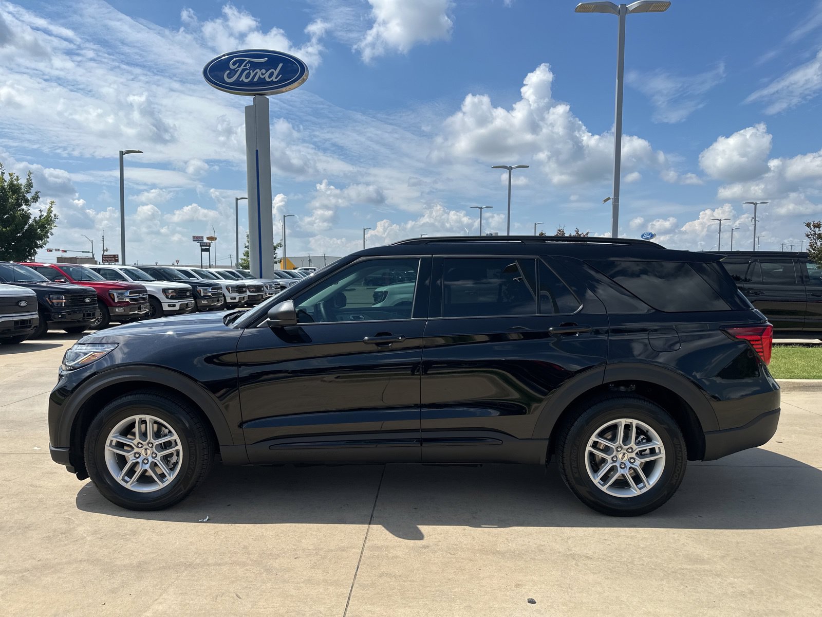 New 2026 Ford Explorer Active w/ Active Comfort Package RWD image 2