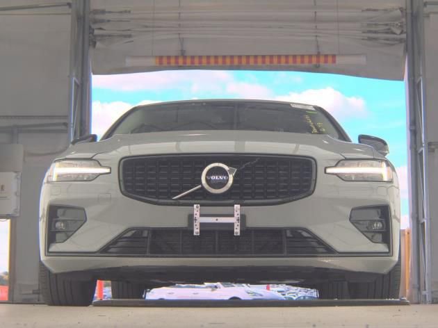 Used 2025 Volvo S60 B5 Core image 3