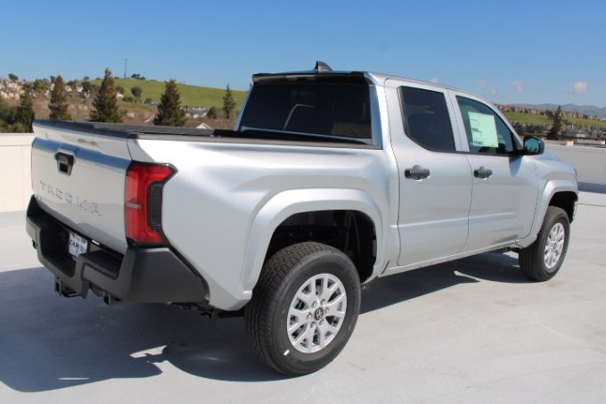 New 2025 Toyota Tacoma SR image 3