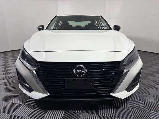 Used 2025 Nissan Altima 2.5 SV image 11