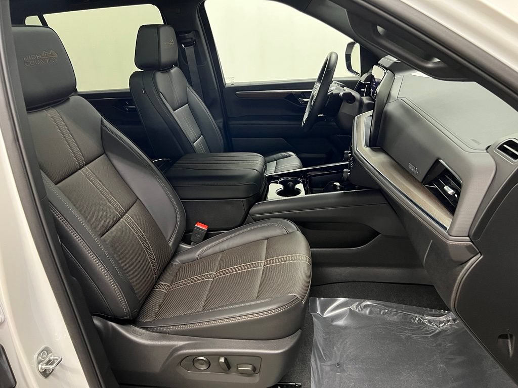 Certified 2025 Chevrolet Suburban High Country AWD/4WD image 45