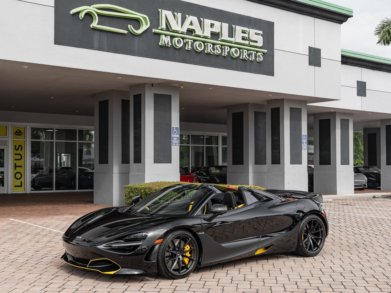 Used 2022 McLaren 720S Spider image 27