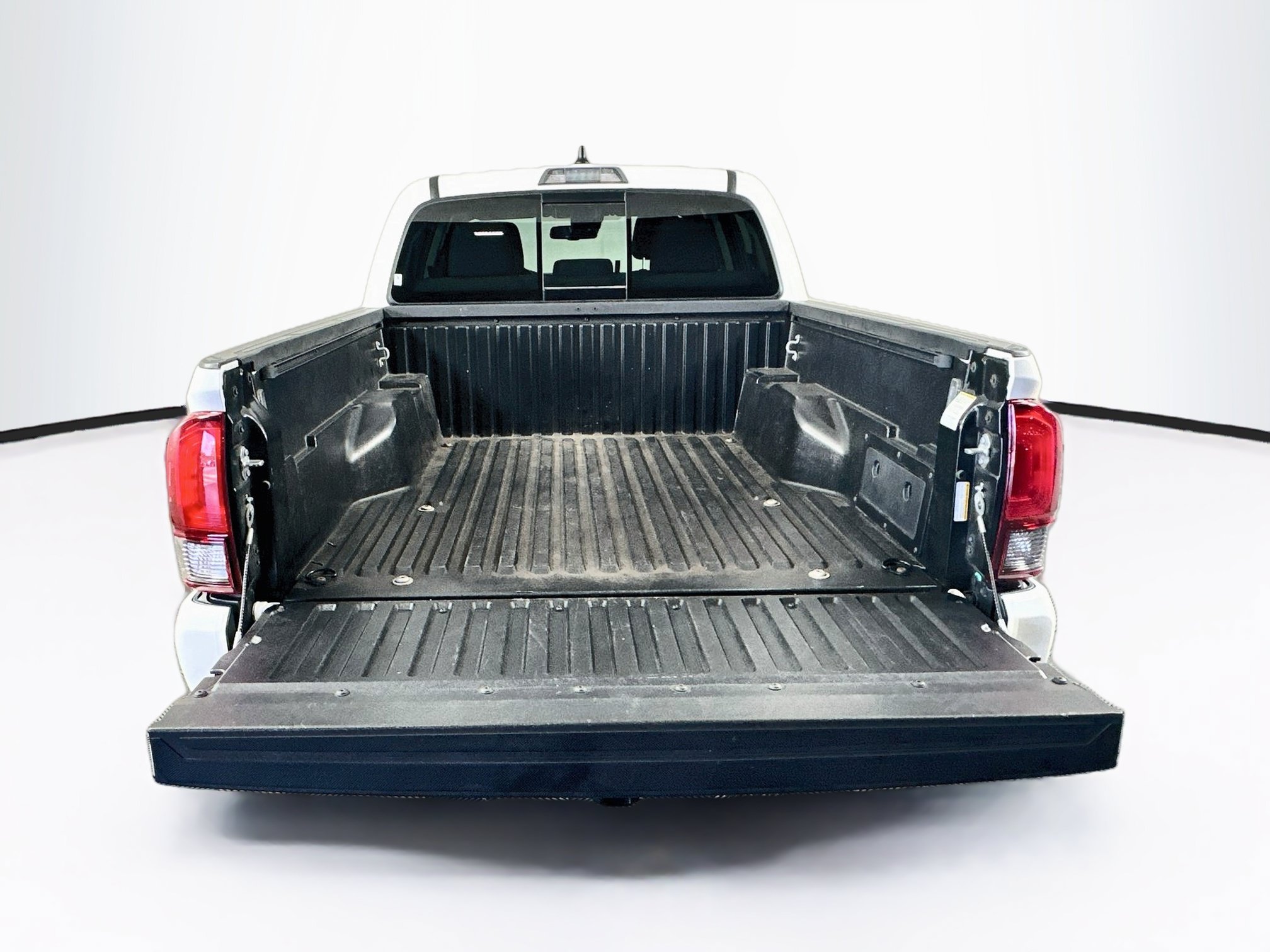 Used 2022 Toyota Tacoma SR5 w/ Technology Package RWD image 27