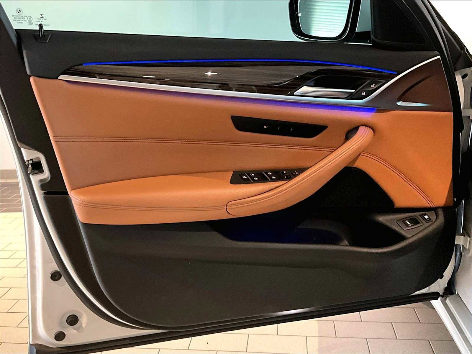 Used 2019 BMW 530e w/ Convenience Package image 25