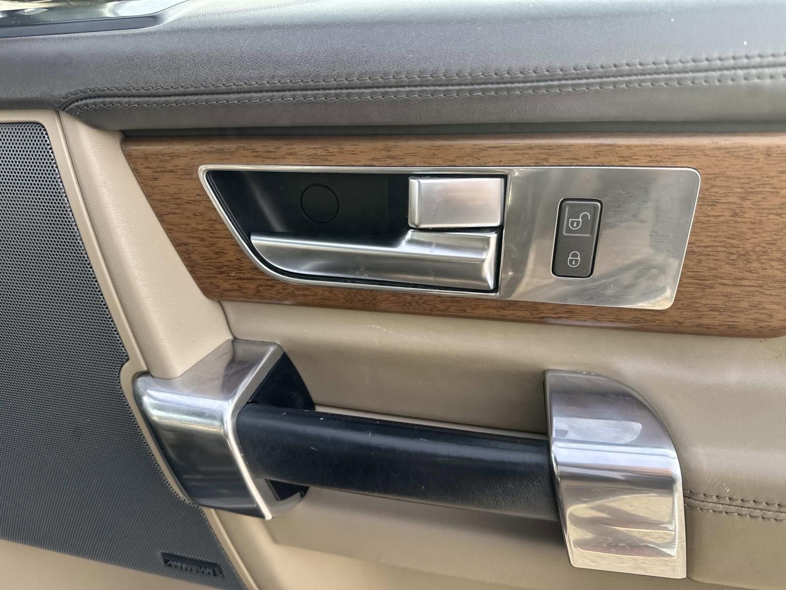 Used 2016 Land Rover LR4 HSE LUX image 15