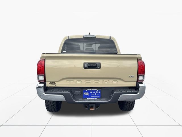Used 2018 Toyota Tacoma TRD Off-Road AWD/4WD image 4