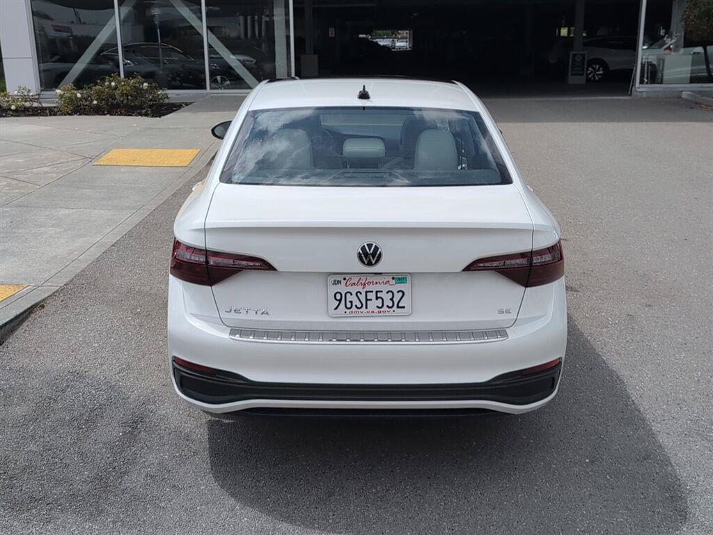 Used 2023 Volkswagen Jetta SE w/ Panoramic Sunroof Package FWD image 9