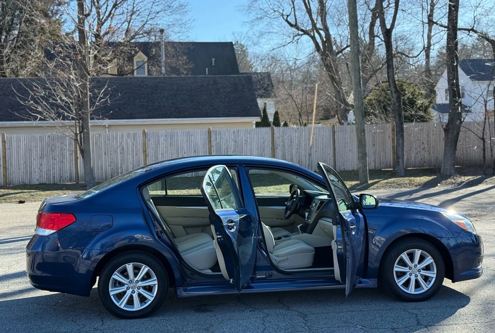 Used 2010 Subaru Legacy 2.5i Premium image 8