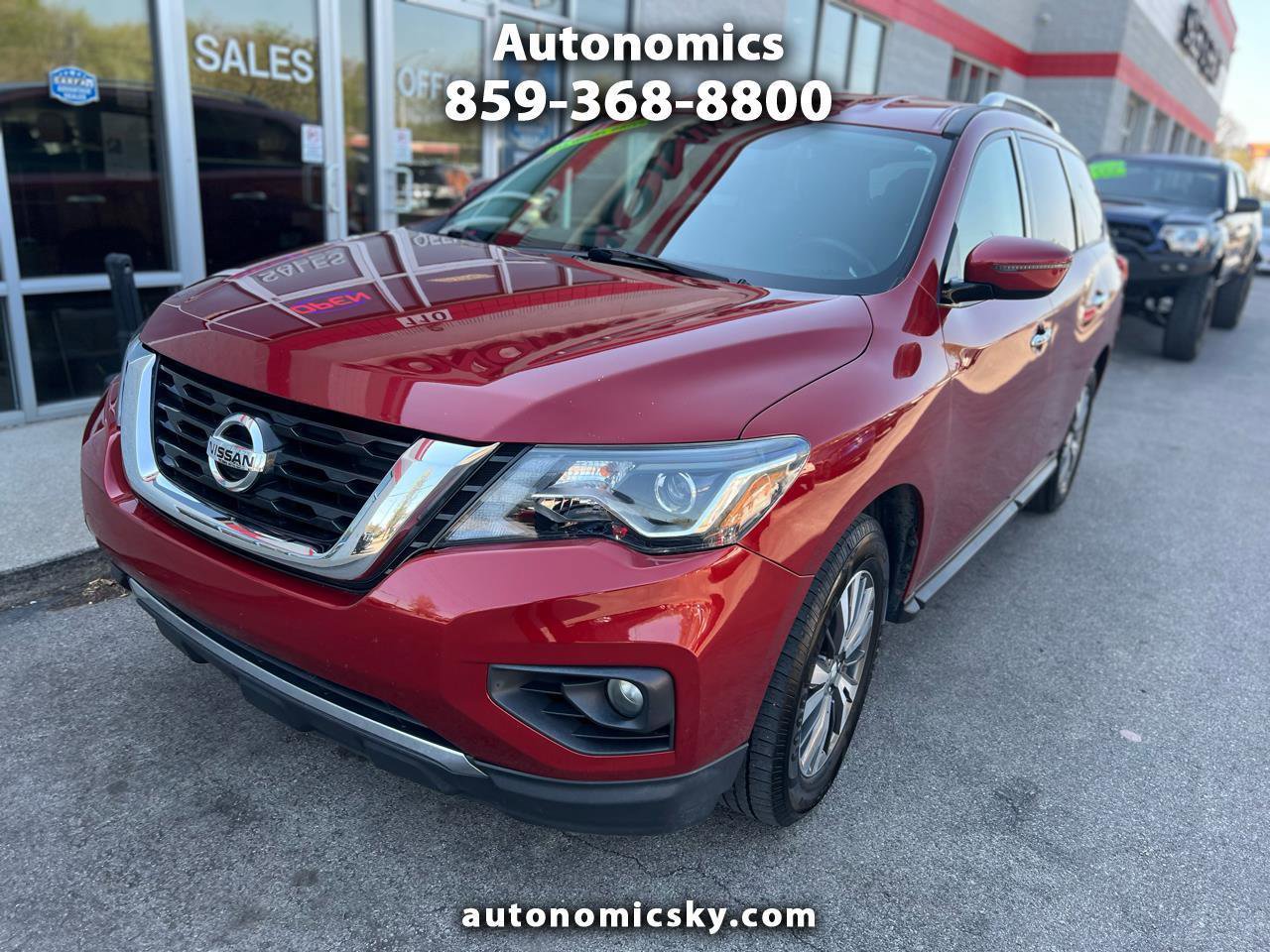 Used 2017 Nissan Pathfinder SV image 1