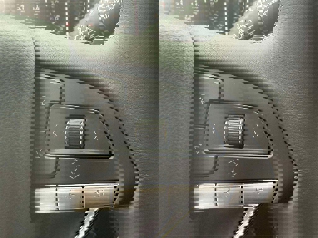 New 2025 Cadillac XT6 Luxury image 16