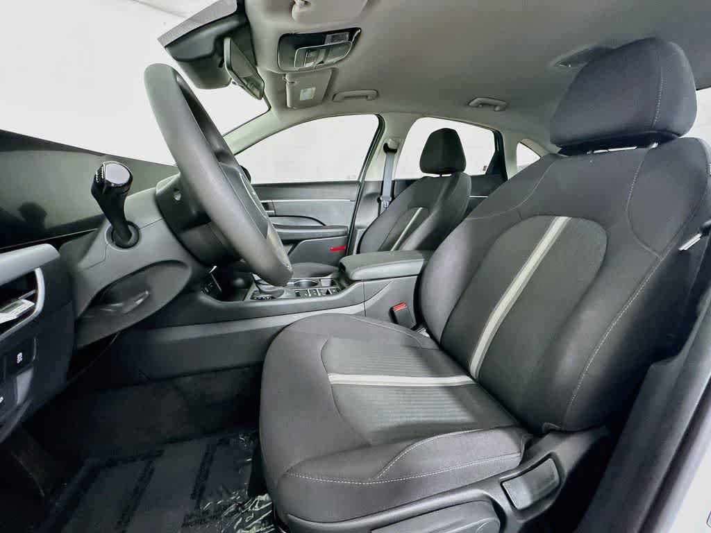 Used 2025 Hyundai Sonata SE image 11