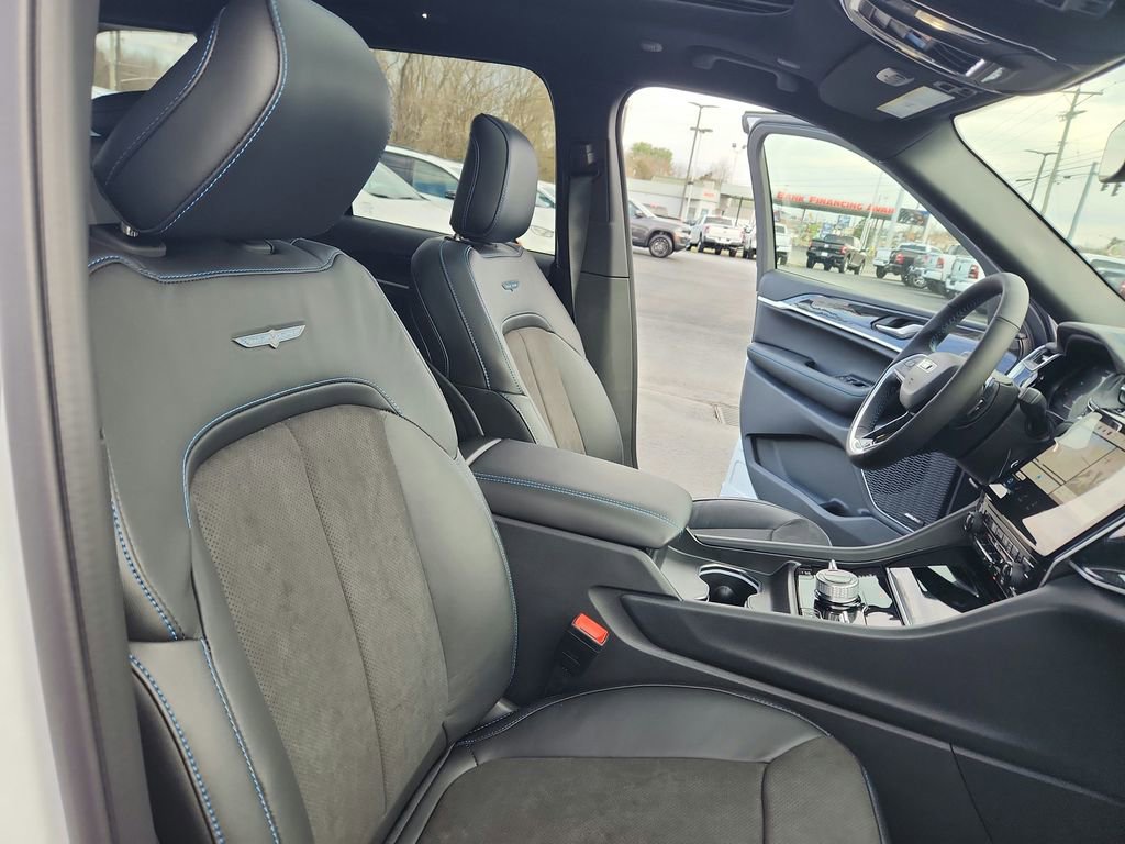 New 2024 Jeep Grand Cherokee Trailhawk image 25