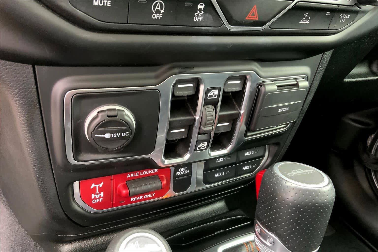 Used 2021 Jeep Gladiator Mojave AWD/4WD image 32