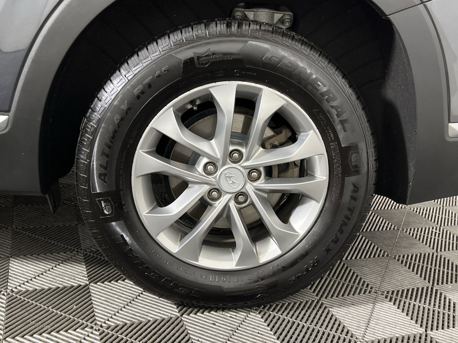 Used 2020 Hyundai Santa Fe SE image 12