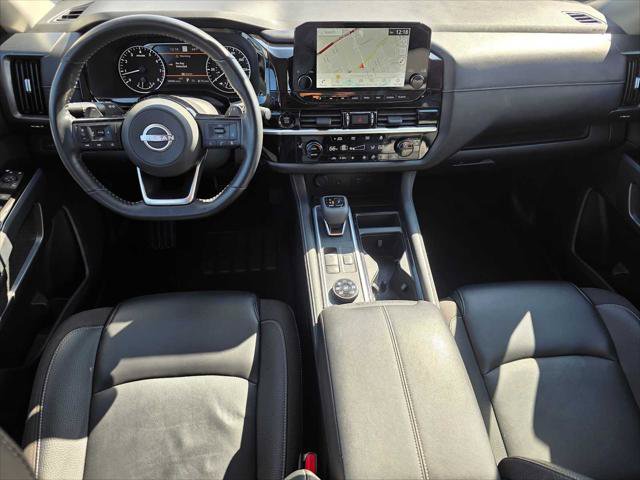 Used 2025 Nissan Pathfinder SL AWD/4WD image 18