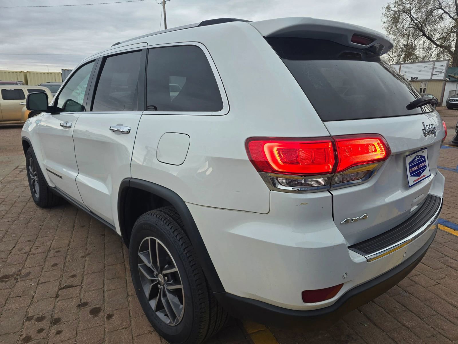 Used 2017 Jeep Grand Cherokee Limited AWD/4WD image 8