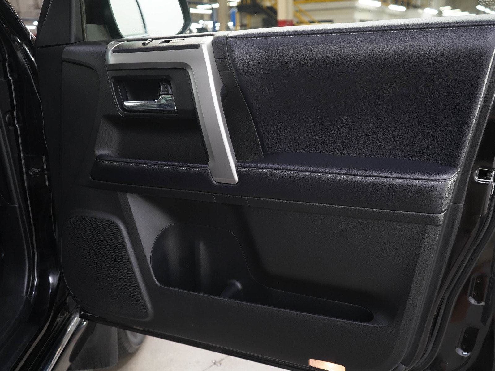 Used 2018 Toyota 4Runner Limited AWD/4WD image 11