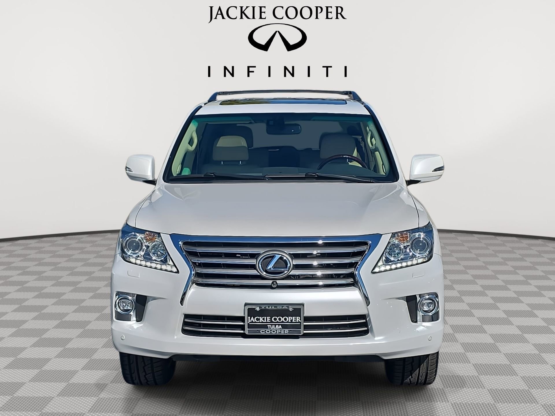 Used 2015 Lexus LX 570 4WD w/ Luxury Package image 2