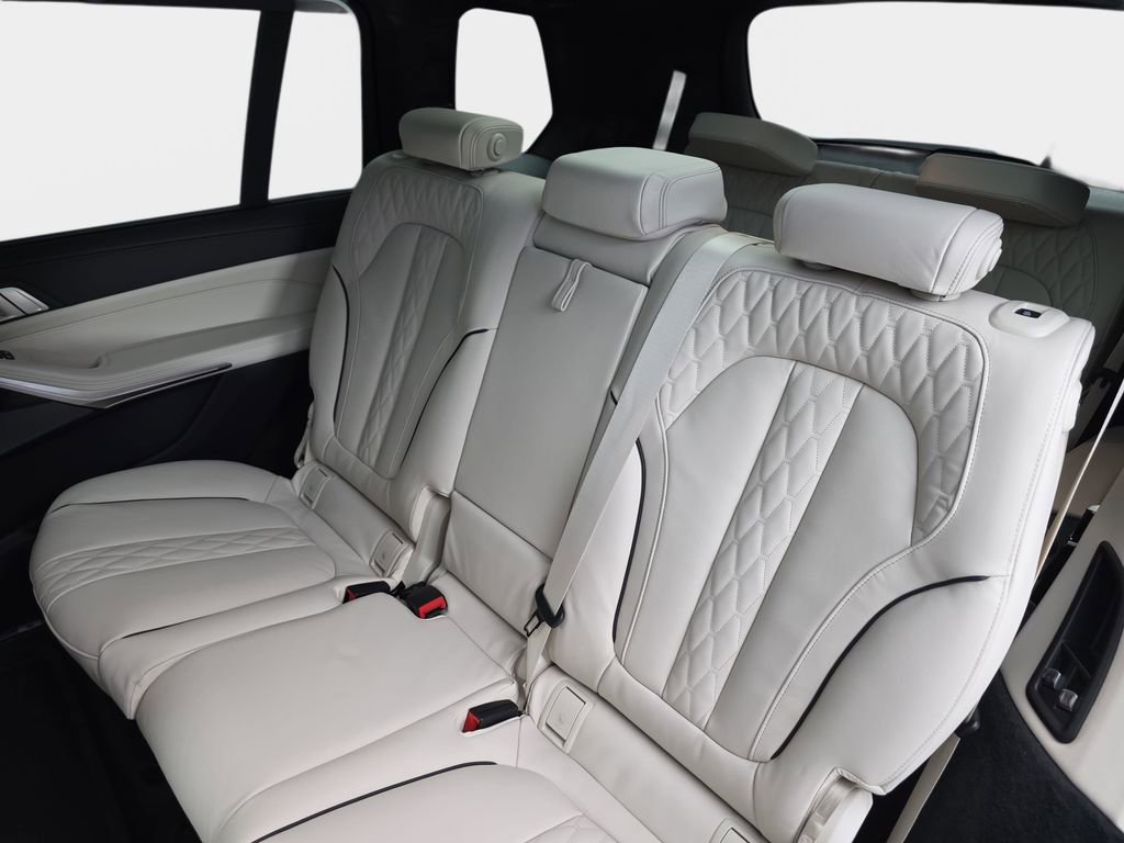 New 2026 BMW X7 M60i image 15