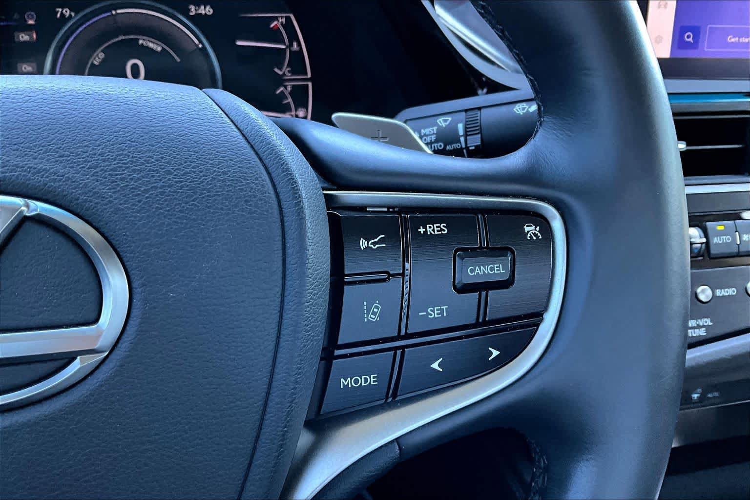 Used 2025 Lexus ES 300h w/ Premium Package image 24