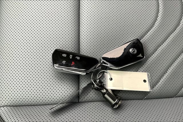 New 2025 Volkswagen Tiguan SE R-Line image 30