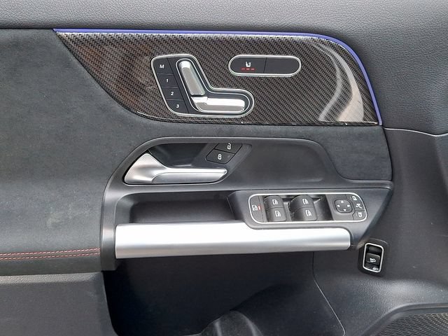Used 2025 Mercedes-Benz GLA 250 4MATIC image 16