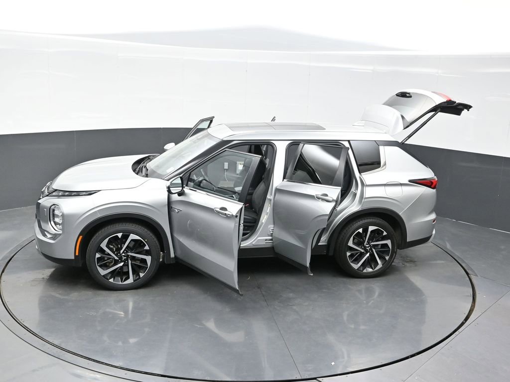 Used 2024 Mitsubishi Outlander SE image 48