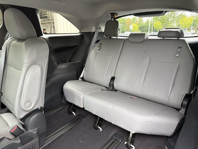 Used 2025 Toyota Sienna XLE AWD/4WD image 26