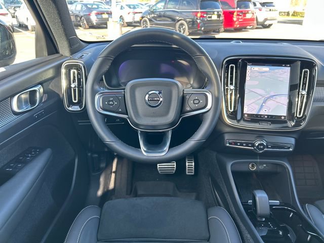 Used 2022 Volvo XC40 P8 Recharge Plus image 21