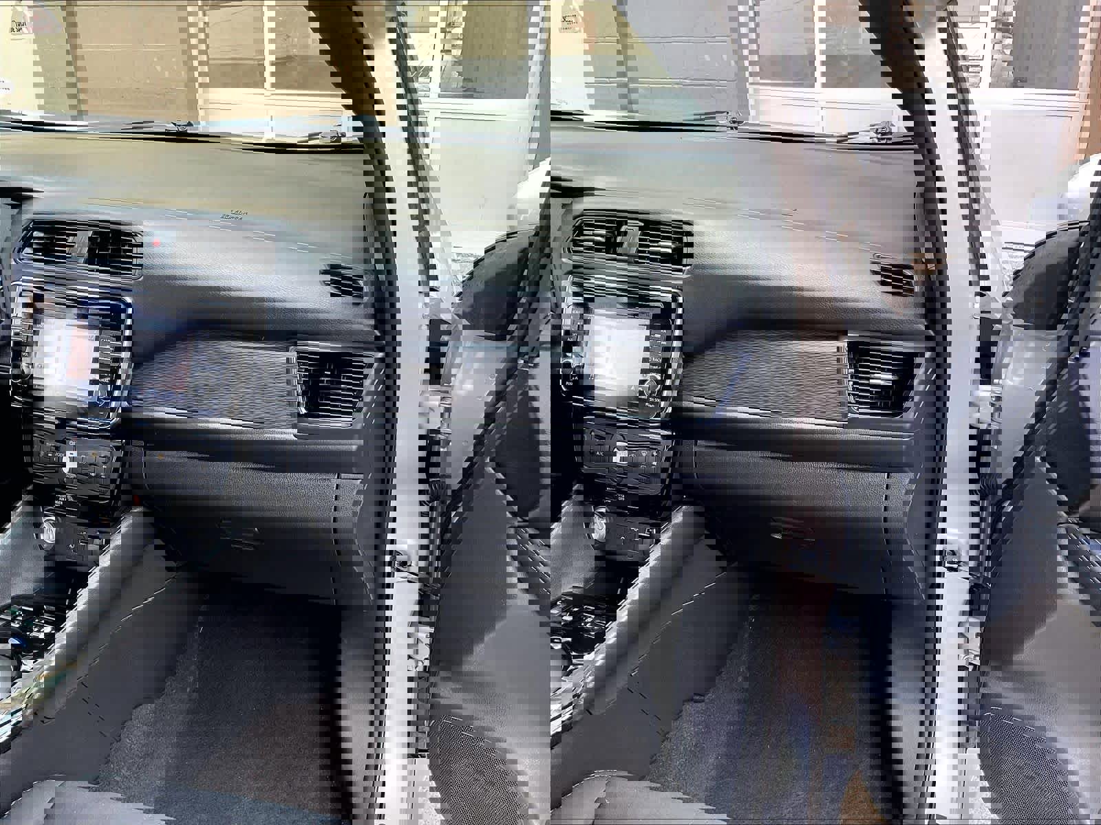 Used 2018 Nissan Leaf SV FWD image 13