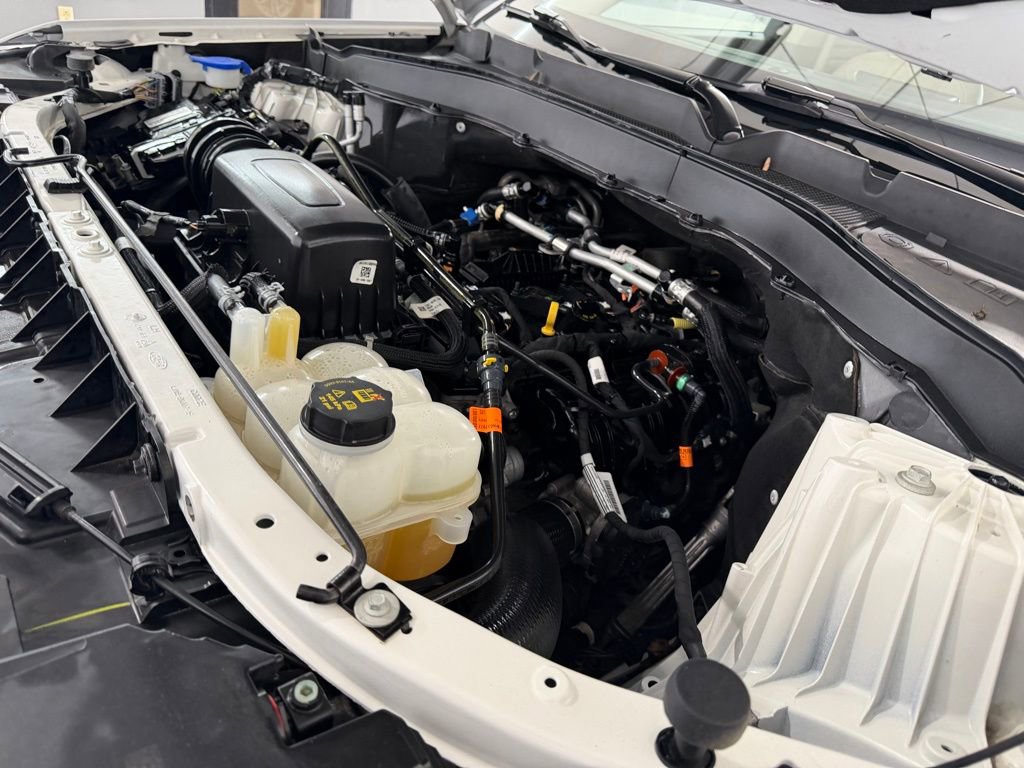 Used 2024 Ford Explorer XLT w/ Equipment Group 202A image 8