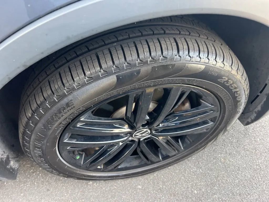 Used 2022 Volkswagen Tiguan SE R-Line image 25